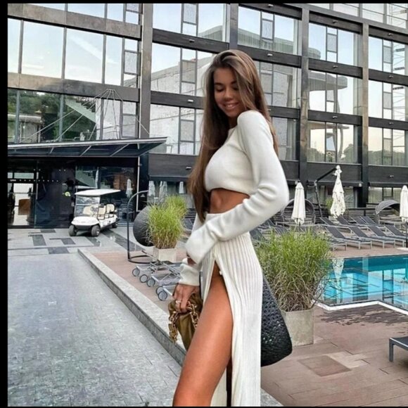 Chic Pullover - Knitted Pleated Skirt Suit High Slit Long Sleeve - Picture 10 of 10